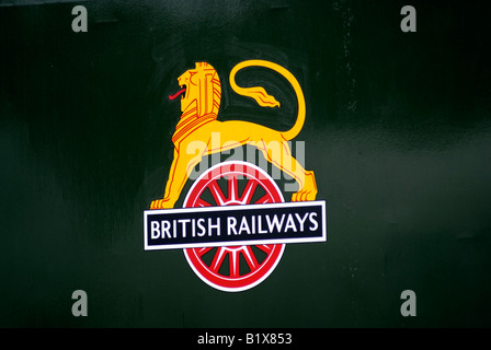 Alten British Railways Firmenlogo auf der Seite ein Dampfzug Stockfoto