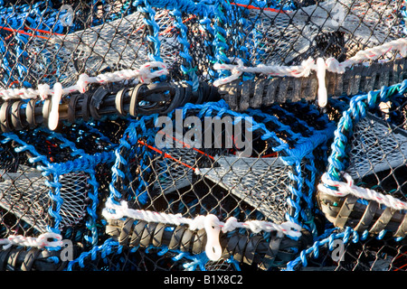 Neue gestapelt Angeln Reusen, Lobster Trap oder Lobster Pot, einem tragbaren Trap traps Hummer oder Langusten, Lindisfarne, die heilige Insel, Northumberland, Großbritannien Stockfoto