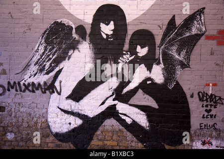 Graffiti von Frauen mit Angel und Fledermaus Flügel an Wand Leake Street, Waterloo, London, Vereinigtes Königreich Stockfoto