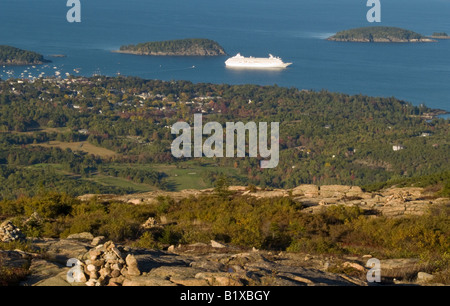 Kreuzfahrtschiff Verankerung in der Nähe von Bar Harbor, Maine USA Stockfoto