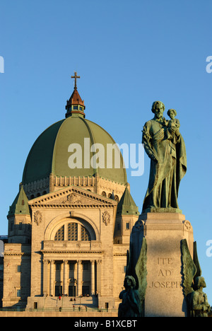 Kanada, Montreal, Mont Royal, St.-Josephs-Oratorium, Josef und Jesus-Statue Stockfoto