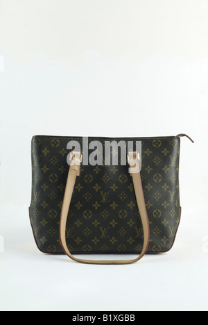 Eine gefälschte Louis Vuitton Damen Handtasche. Stockfoto
