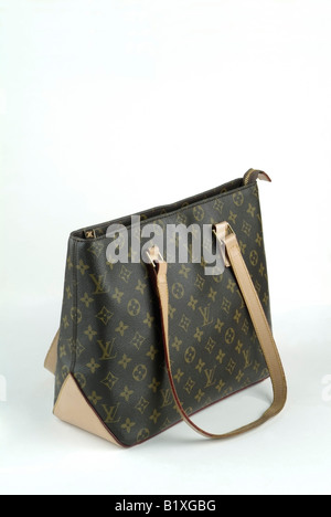 Eine gefälschte Louis Vuitton Damen Handtasche. Stockfoto