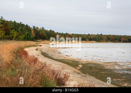 EUROPA BAY LAKE MICHIGAN IN NEWPORT STAATSPARK DOOR COUNTY, WISCONSIN USA IM OKTOBER Stockfoto