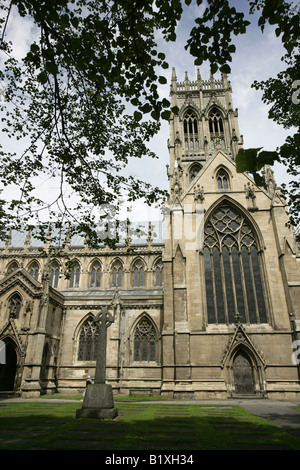 Stadt von Doncaster, England. Südansicht von Sir George Gilbert Scott gebaut Minster Kirche des Heiligen Georg, Doncaster. Stockfoto