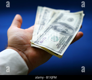 Dollar sind in einer hand Stockfoto