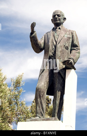 Statue Gorg Borg Olivier ehemaliger Premierminister Maltas in Valletta neben Büro des Ministerpräsidenten Stockfoto