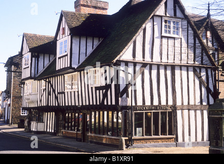 Alten Fachwerk Vergers Haus Hertford Englisch 15. Jahrhundert Wohnarchitektur schwarz-weiß überhängenden Straße Stockfoto