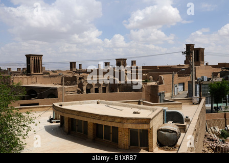 Ein Dach Draufsicht auf die Wind-Catcher befindet sich in Yazd, Iran Stockfoto