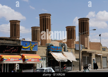 Traditionellen Windtürme in der Stadt von Yazd-Iran Stockfoto