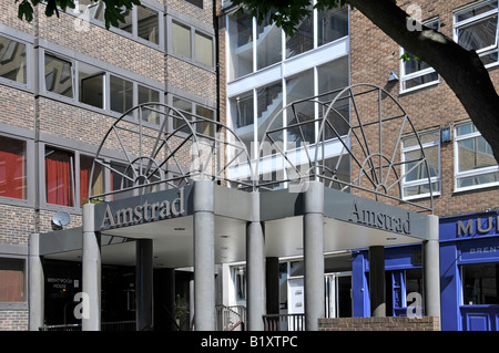 Eingang-Baldachin und Zeichen zu den Amstrad Büros wie in der Lehrling TV enthalten Programm starrte Sir Alan Sugar Stockfoto