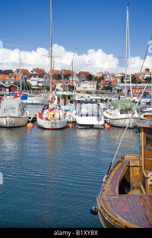 Kleiner Bootshafen in Klova Dorf am Hönö Insel Bohuslan West Schweden Stockfoto