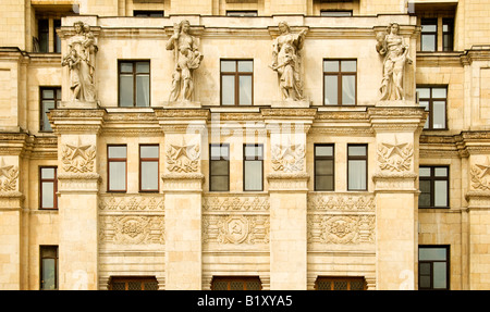 Detail der Stalin-Ära Gebäude am Kudrinskaya-Platz (1954), Moskau, Russland Stockfoto