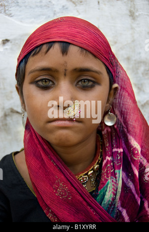 Porträt eines Mädchens Rajasthani vom Stamm Bhopa, Thar-Wüste, Rajasthan, Indien. Stockfoto