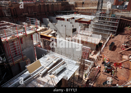 Eine Baustelle mitten in Birmingham UK. Es ist die Seite des Würfels. Stockfoto