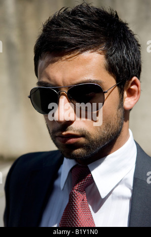 Porträt eines ernst Sonnenbrille hautnah Stockfoto