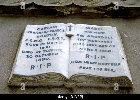 Detail des Grabes von Sir Richard Burton in Mortlake, Südwesten von London. Stockfoto