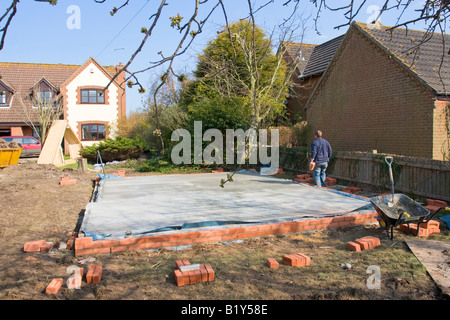 Teil der Serie zeigt Gebäude Doppel Garage in Wohn Vorgarten Stockfoto