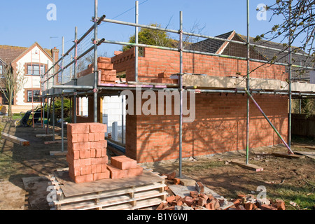 Teil der Serie zeigt Gebäude Doppel Garage in Wohn Vorgarten Stockfoto