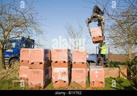 Teil der Serie zeigt Gebäude Doppel Garage in Wohn Vorgarten Stockfoto