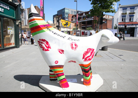 Einer der 120 Superlambanana Skulpturen in Liverpool, der Kulturhauptstadt Europas zu feiern Stockfoto