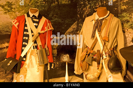 Unabhängigkeitskrieg Uniformen an Andrew Jackson State Park Museum Lancaster Südcarolina USA angezeigt Stockfoto