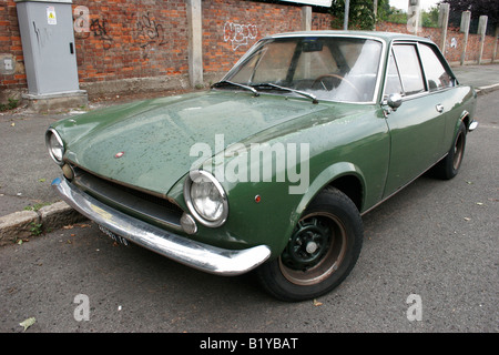 Epoche-Mietwagen in Turin. Fiat 124 sport Stockfoto