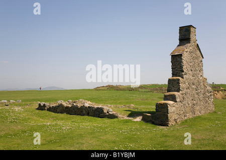 Ruinen eines Hauses auf der Küste von Llyn, Wales, Großbritannien Stockfoto