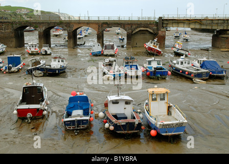 Boote im Hafen von Folkestone, Kent Stockfoto