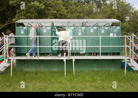 Glastonbury lange Drop Stil Toiletten. Glastonbury Festival 2008 Stockfoto