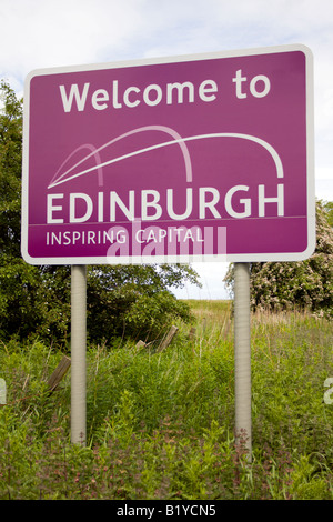 Willkommen in Edinburgh, inspirierende Hauptstadt - Straßenschild in Schottland, Großbritannien Stockfoto