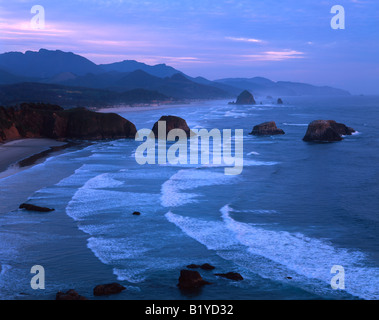 Felsnadeln, Pazifischen Ozean, Oregon, USA Stockfoto