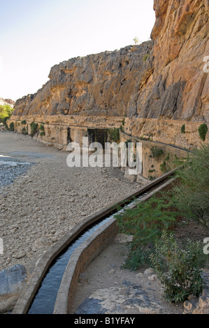 Falaj Aquädukt und Wadi in der Nähe von Tanuf Oman Stockfoto