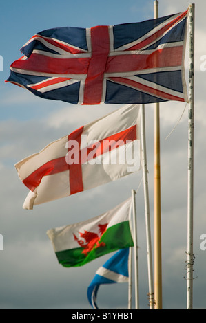 Ein Union Jack-Banner mit den Flaggen von England, Wales und Schottland fliegen Stockfoto