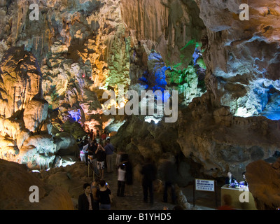 Thien Cung Grotte, Halong Bucht, Vietnam Stockfoto