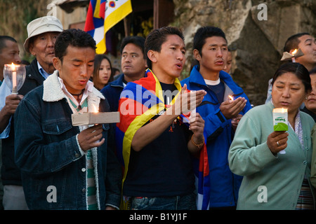 TIBETISCHE Jugendlichen März aus Protest gegen chinesische Menschenrechtsverletzungen in Tibet auf den Straßen von MCLEOD GANJ DHARAMSALA, Indien Stockfoto