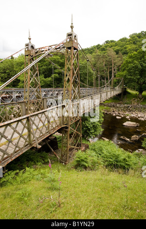 UK Wales Powys Rhayader Elan Valley alten gusseisernen Brücke über Fluss Elan Stockfoto