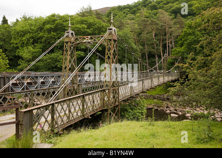 UK Wales Powys Rhayader Elan Valley alten gusseisernen Brücke über Fluss Elan Stockfoto