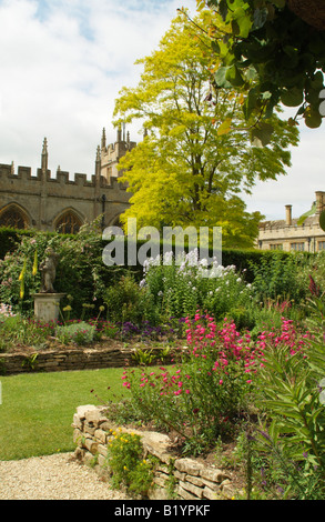 Statue in der Secret Garden in Sudeley Castle Winchcombe Gloucestershire UK Stockfoto