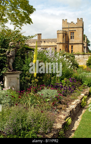 Statue in der Secret Garden in Sudeley Castle Winchcombe Gloucestershire UK Stockfoto