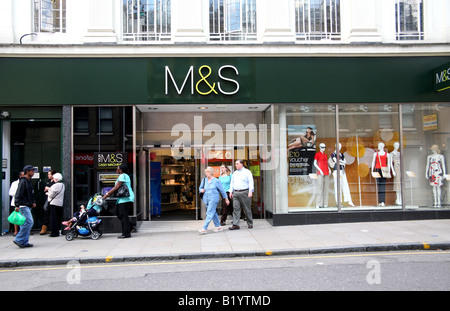 Zweig der Marken & Spencer in Islington, London Stockfoto