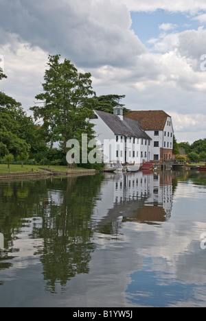 Hambleden Mühle Buckinghamshire UK in modernen Wohnungen umgewandelt Stockfoto