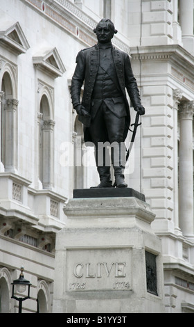 Statue von Robert Clive von Indien außerhalb des War Office, Whitehall, London, UK Stockfoto