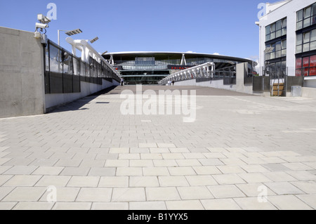 South Bridge führt zum Arsenal Football Club Emirates Stadium Highbury London UK Stockfoto