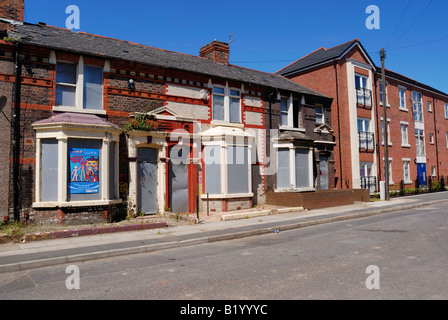 Häuser in Keble Straße, Bootle, Liverpool vernagelt bereit, abgerissen werden. Stockfoto