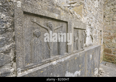 Steinschnitzereien in Kilmacduagh Kloster Stockfoto