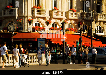 Le Abfahrt St-Michel Cafe in Paris, Frankreich Stockfoto