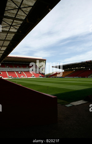 Stadtzentrum von Aberdeen, Schottland. Innenansicht eines leeren Pittodrie-Stadions, die Heimat von Aberdeen Football Club, AFC. Stockfoto