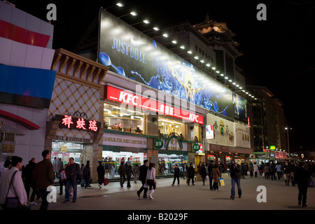 Kentucky Fried Chicken American Fastfood Restaurant auf Wangfujing Street Peking China Stockfoto