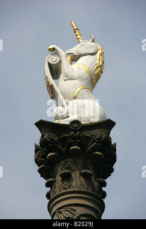 Stadtzentrum von Aberdeen, Schottland. Nahaufnahme des königlichen Einhorns, auf den Mercat Cross in Aberdeens Castlegate sitzt. Stockfoto